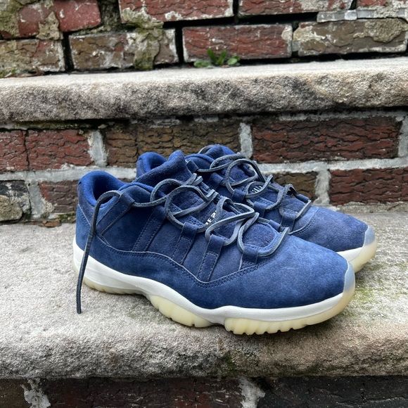 Jordan 11 Low Re2pect - Picture 1 of 4